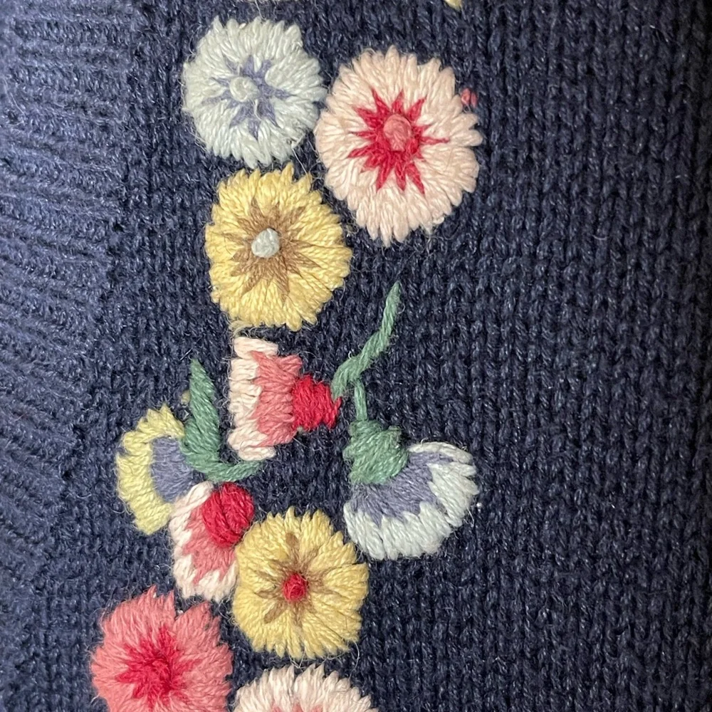 Pendleton Navy Cardigan with Floral Embroidery Vintage - Picture 4 of 4